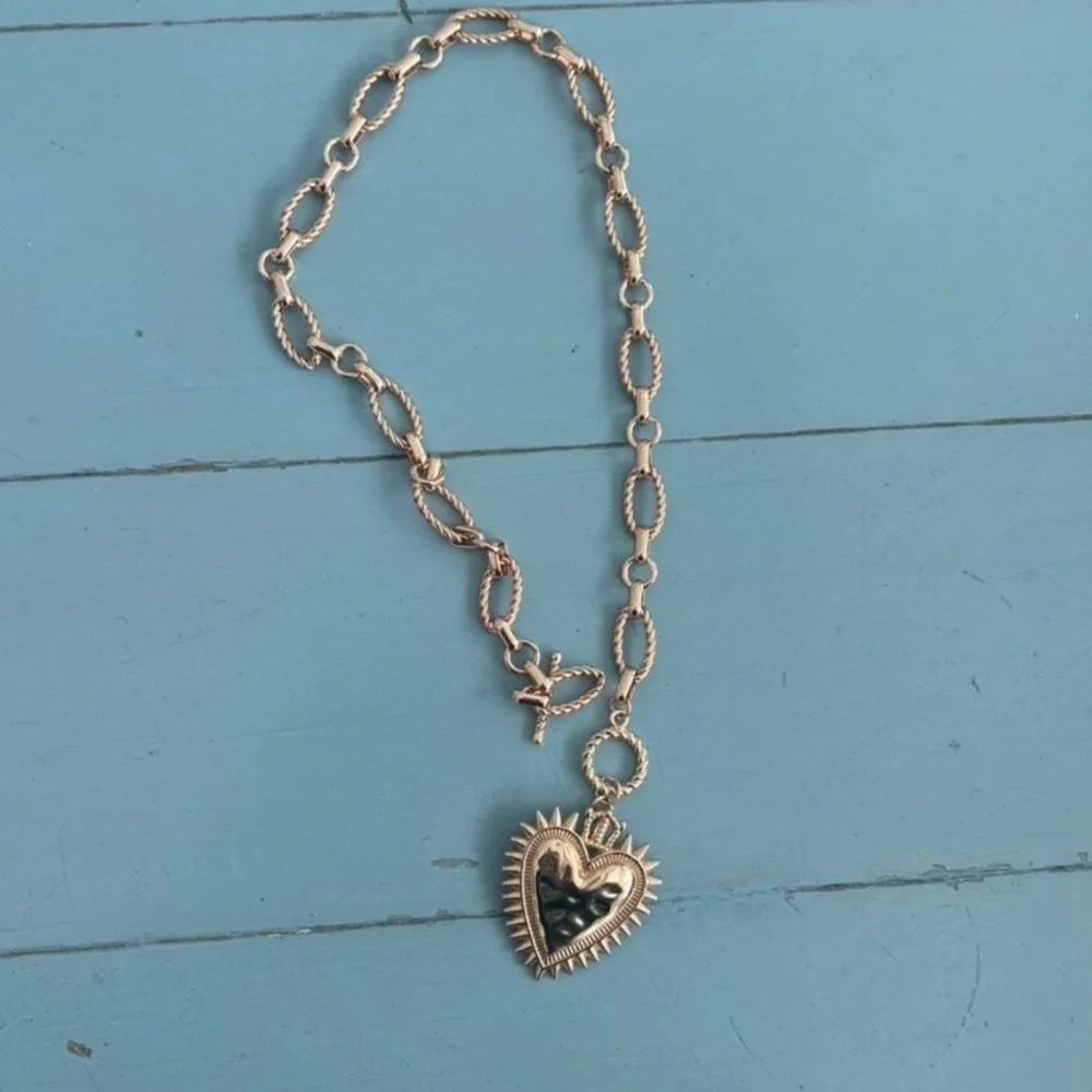 Luxe Spiky Heart Statement Chain Toggle Necklace - Picture 6 of 6